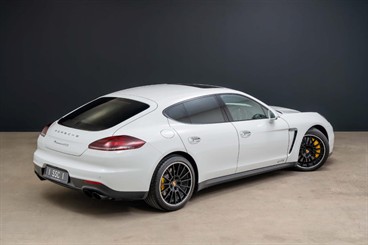 2014 Porsche Panamera - Thumbnail