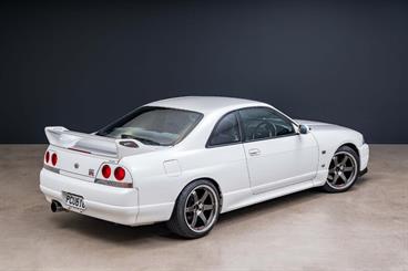 1995 Nissan Skyline - Thumbnail