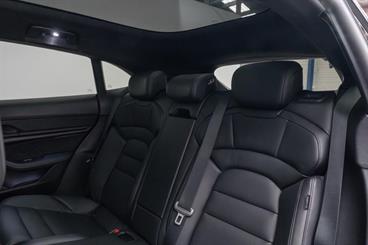 2022 Porsche Taycan - Thumbnail