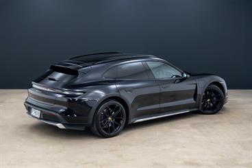 2022 Porsche Taycan - Thumbnail