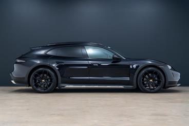 2022 Porsche Taycan - Thumbnail