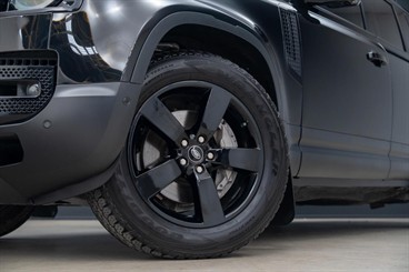 2023 Land Rover Defender - Thumbnail