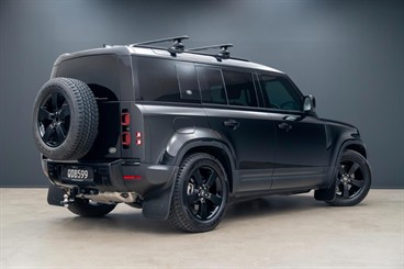2023 Land Rover Defender - Thumbnail