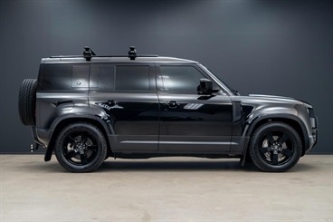 2023 Land Rover Defender - Thumbnail