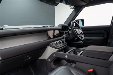 2023 Land Rover Defender - Thumbnail