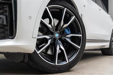 2020 BMW X7 - Thumbnail