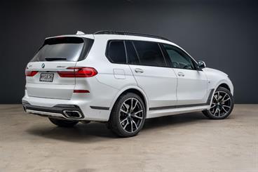 2020 BMW X7 - Thumbnail