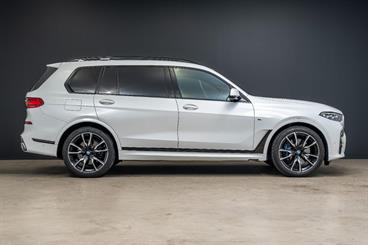 2020 BMW X7 - Thumbnail