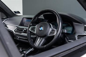 2020 BMW X7 - Thumbnail