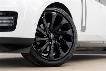 2023 Land Rover Range Rover - Thumbnail