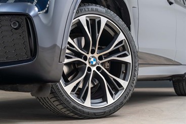 2017 BMW X5 - Thumbnail