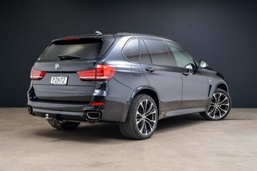 2017 BMW X5 - Thumbnail
