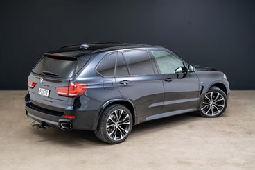 2017 BMW X5 - Thumbnail