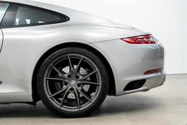 2018 Porsche 911 - Thumbnail