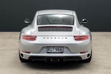 2018 Porsche 911 - Thumbnail