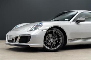 2018 Porsche 911 - Thumbnail