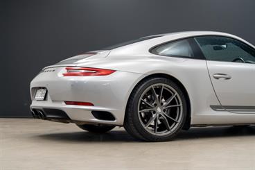 2018 Porsche 911 - Thumbnail