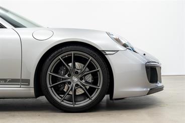 2018 Porsche 911 - Thumbnail
