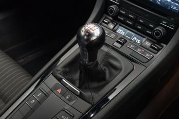 2018 Porsche 911 - Thumbnail