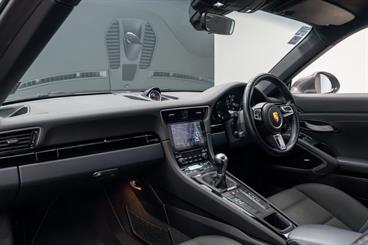 2018 Porsche 911 - Thumbnail