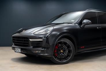 2015 Porsche Cayenne - Thumbnail