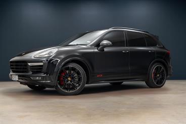 2015 Porsche Cayenne - Thumbnail