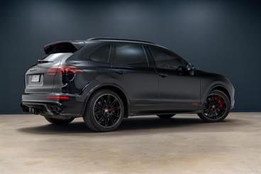 2015 Porsche Cayenne - Thumbnail