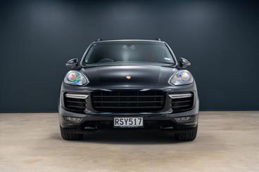 2015 Porsche Cayenne - Thumbnail
