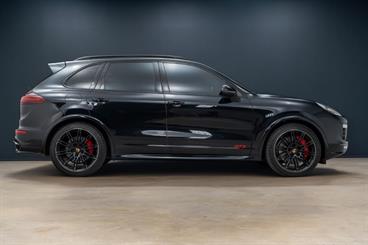 2015 Porsche Cayenne - Thumbnail