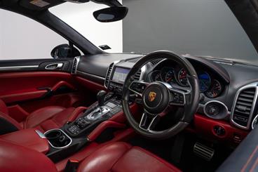 2015 Porsche Cayenne - Thumbnail