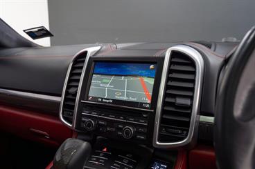 2015 Porsche Cayenne - Thumbnail