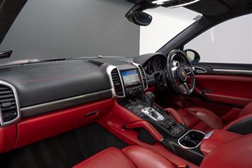 2015 Porsche Cayenne - Thumbnail
