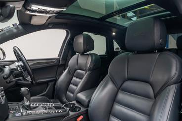 2016 Porsche Macan - Thumbnail