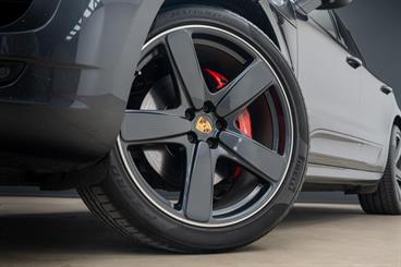 2016 Porsche Macan - Thumbnail