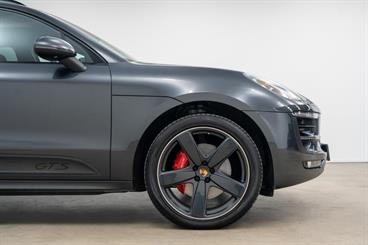 2016 Porsche Macan - Thumbnail