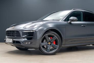 2016 Porsche Macan - Thumbnail