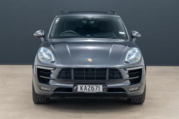 2016 Porsche Macan - Thumbnail