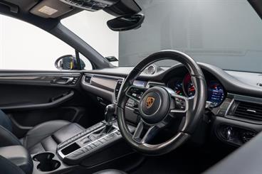 2016 Porsche Macan - Thumbnail