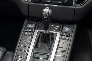 2016 Porsche Macan - Thumbnail