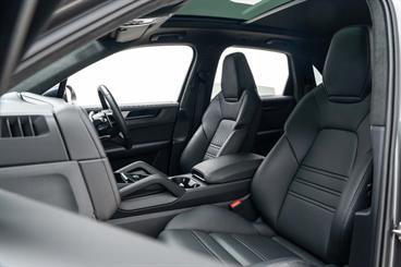 2024 Porsche Cayenne - Thumbnail