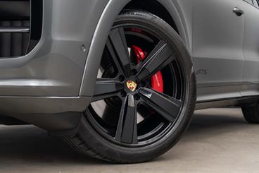 2024 Porsche Cayenne - Thumbnail
