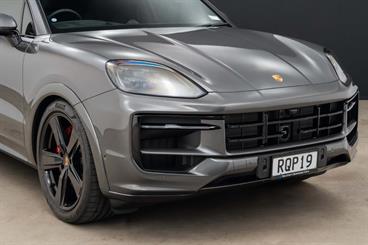 2024 Porsche Cayenne - Thumbnail