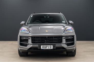 2024 Porsche Cayenne - Thumbnail