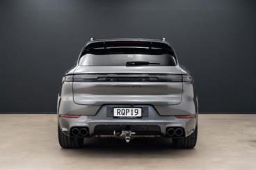 2024 Porsche Cayenne - Thumbnail