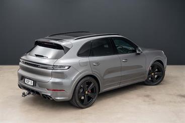 2024 Porsche Cayenne - Thumbnail