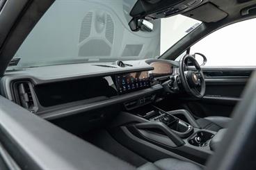 2024 Porsche Cayenne - Thumbnail