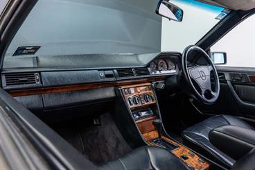 1993 Mercedes-Benz 320 - Thumbnail