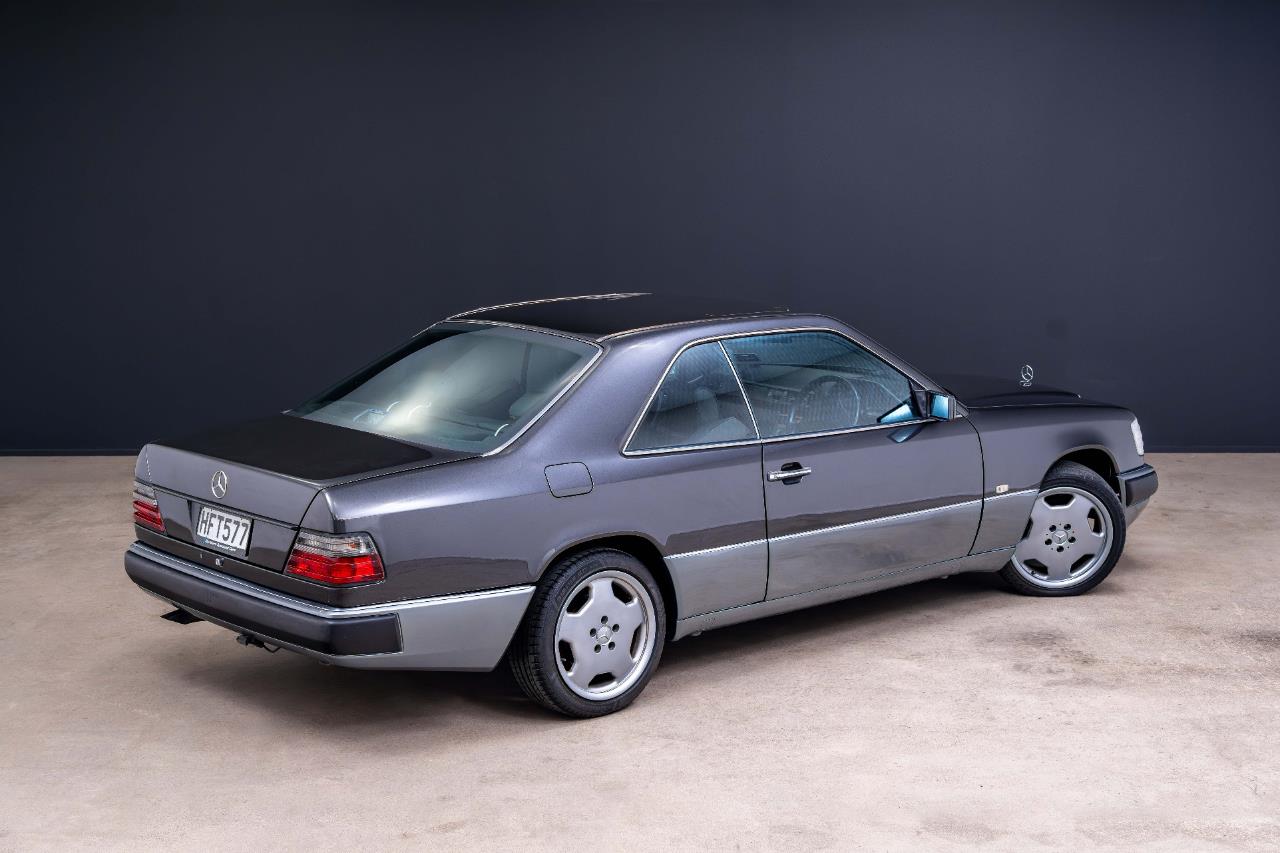 1993 Mercedes-Benz 320