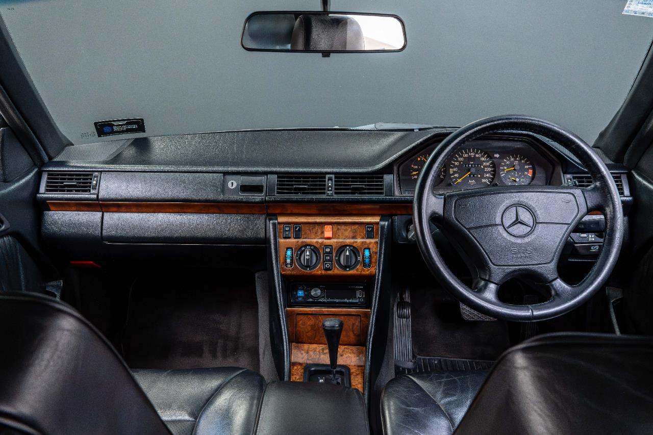 1993 Mercedes-Benz 320