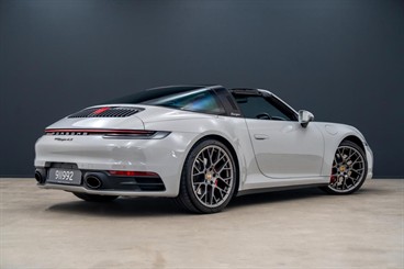 2021 Porsche 911 - Thumbnail